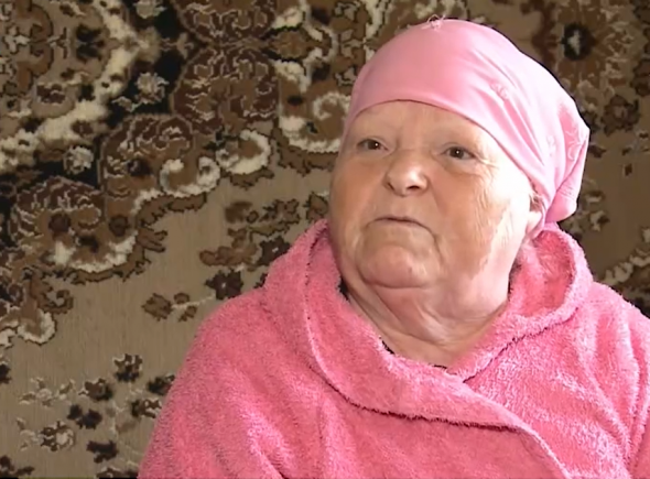 O pensionară este nevoită să vândă conservele pregătite de cu vară pentru a-și achita facturile